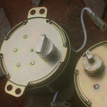 motors 2 and 3 port.JPG (44613 bytes)